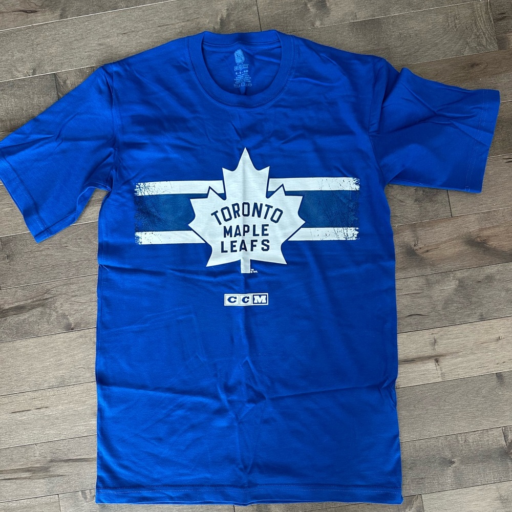 CCM Toronto maple Leafs  Short Sleeve Tee- shirt - size Unisex Small